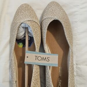 TOMS Women's Tan Slip-On Shoes